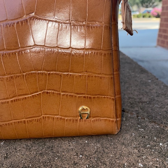 Brown Leather Chestnut Embossed Crossbody Pocketbook by Etienne Aigner - Picture 3 of 13